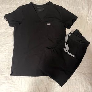 Figs scrubs womens small black shirt and small petite pants